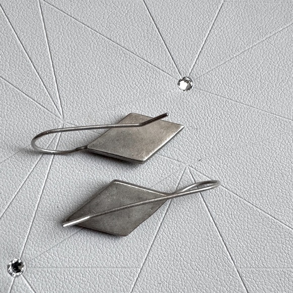 🔻Stunning .925 Sterling Silver and Ruby Art Deco Vintage Earrings Never Worn - Picture 6 of 10